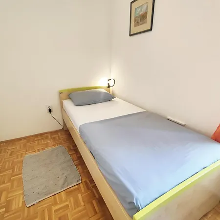 Lara's - Spacious Island View Free Parking Apartment Zadar