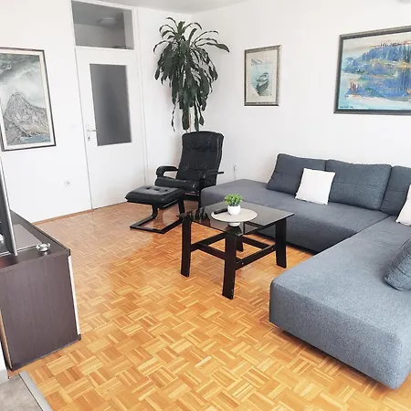 Διαμέρισμα Lara's *