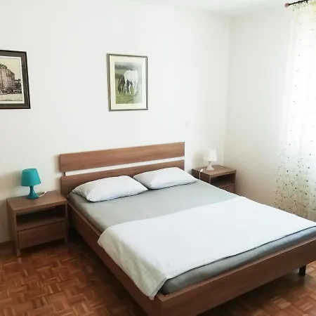 Lara Apartment *