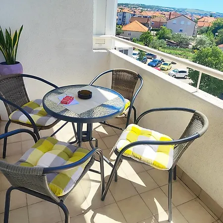 Apartament Lara's